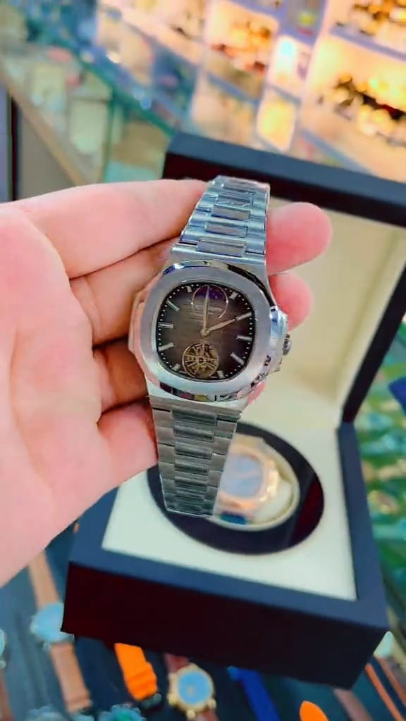 Patek Philippe Nautilus – Moon face with Pendulum