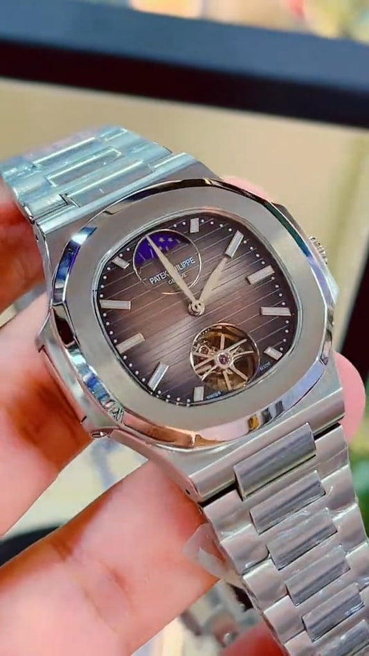 Patek Philippe Nautilus – Moon face with Pendulum